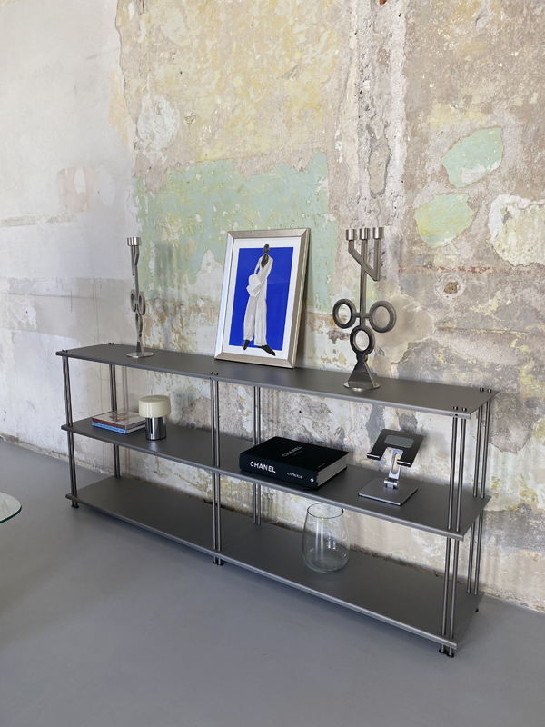 This handcrafted stainless steel chest of drawers is a unique example of minimalist design, crafted with meticulous attention to detail. Designed and built as a high-end piece of furniture for loft and industrial-style interiors, the raw materials and precision of workmanship play a key role.