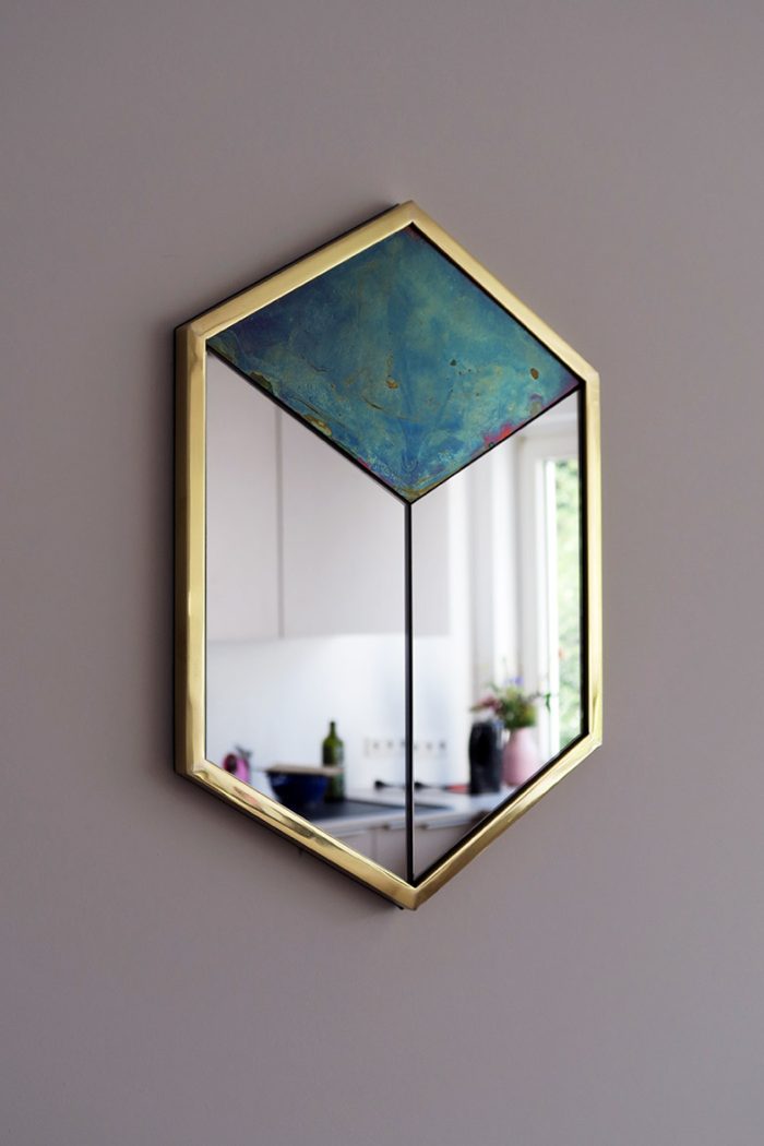 The concept of this geometric mirror symbolizes the emerald water and the reflections on Lake Baikal. The thin brass frame adds a sophisticated twist to this decorative mirror